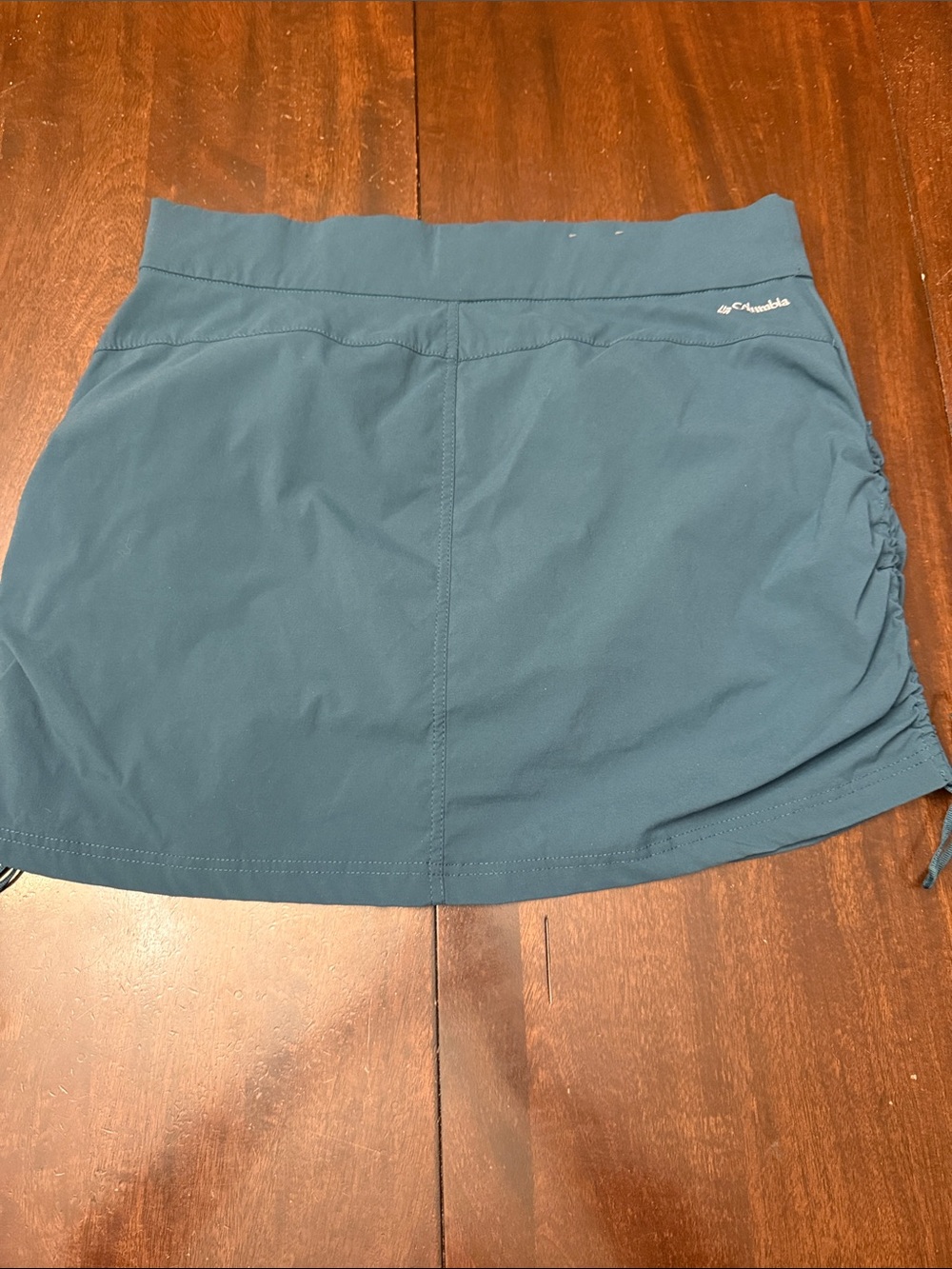 Columbia Athletic Skort in green.  Side gathers. Excellent condition .  Size L. - Picture 5 of 9